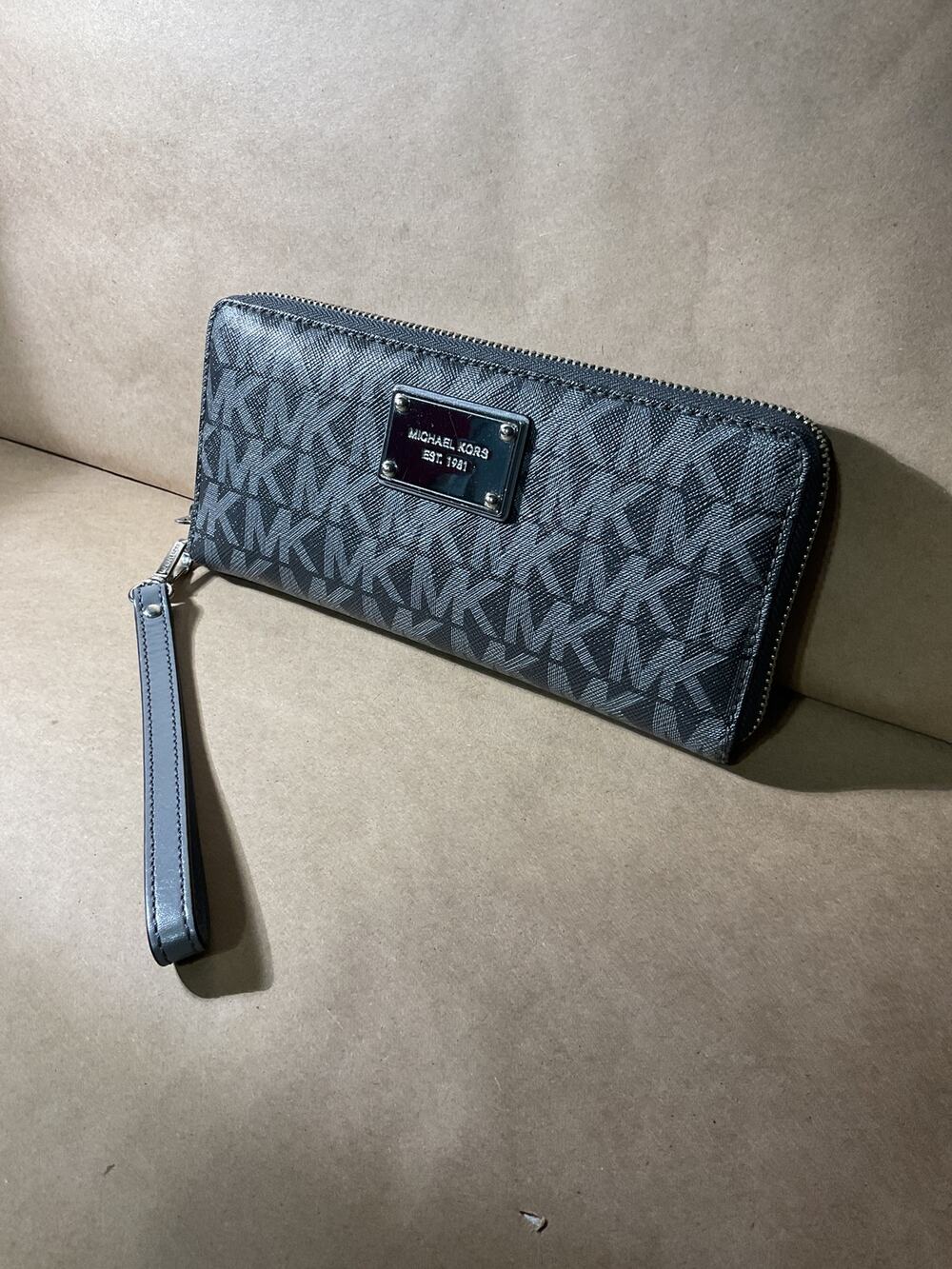 Michael Kors Jet Set Zip Around Accordion Wallet Signature MK Full Size Long